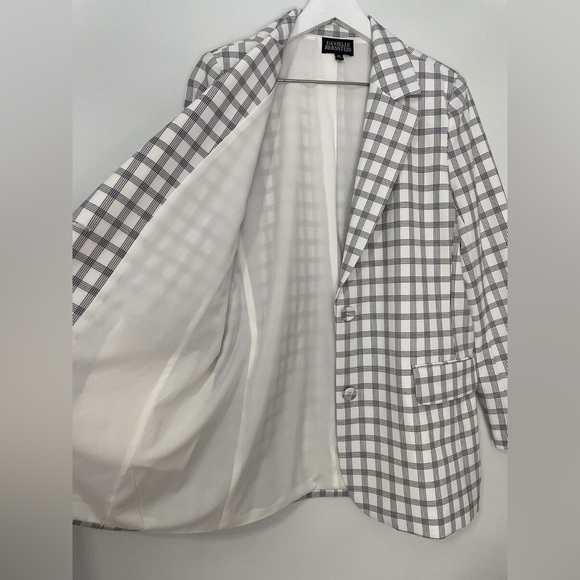 Danielle Bernstein WeWoreWhat Plaid Structured Oversized Blazer in White/Black - Picture 4 of 8